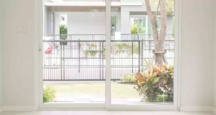 Balcony Screen Door Repair in Bayonet Point, FL