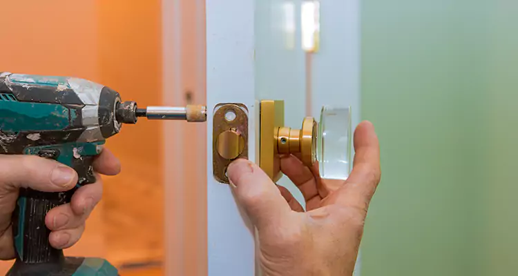 Broken Door Knob Fix in Bayonet Point, FL