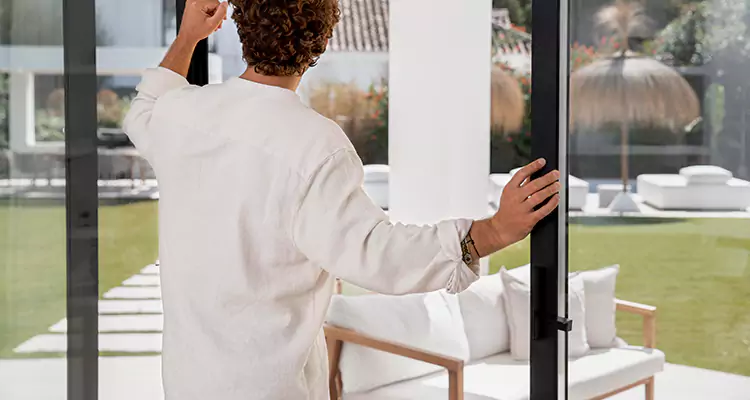 Fix Backyard Sliding Door Hard To Operate in Bayonet Point, FL