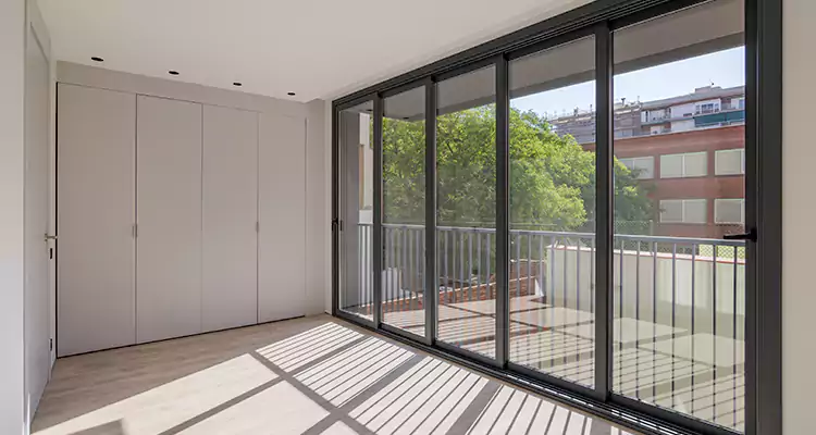 Fix Sliding Screen Door Track in Bayonet Point, FL